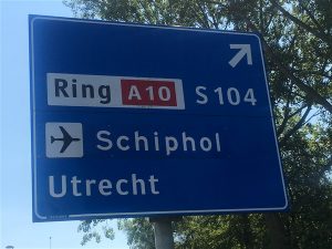 schiphol op de weg en de airport